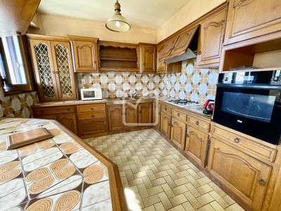 Maison - 333 m² - 8 pièces