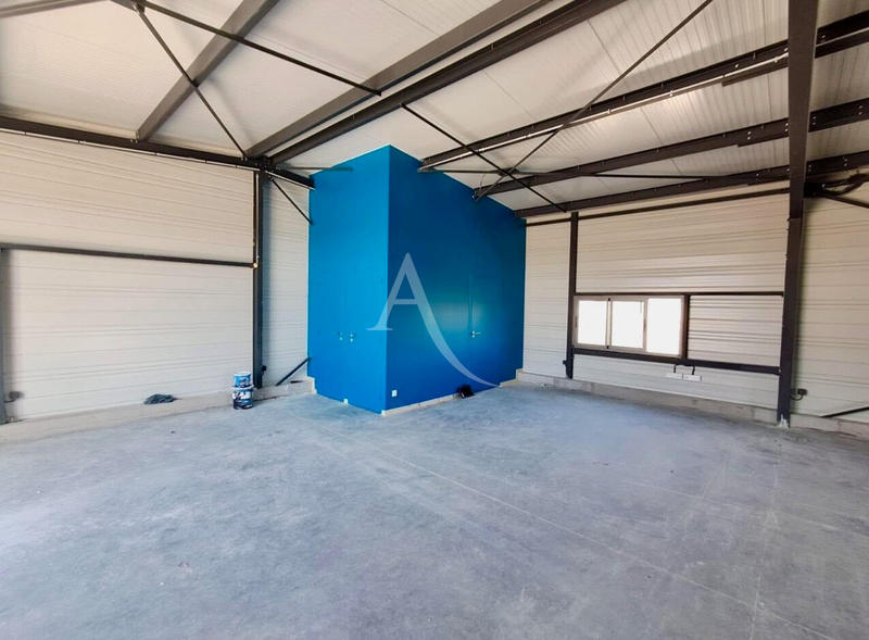 Local d'activité / Entrepôt - 116 m²