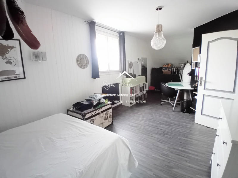 Maison traditionnelle - 296 m² - 12 pièces