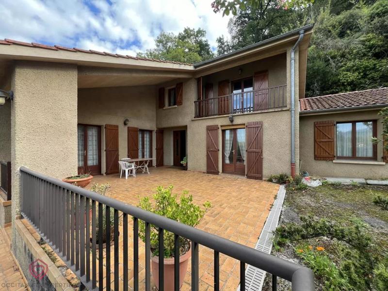 Maison - 221 m² - 8 pièces