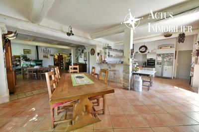 Maison - 450 m² - 12 pièces