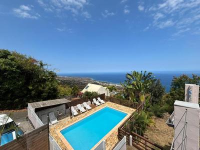 Maison - 216 m² - 9 pièces