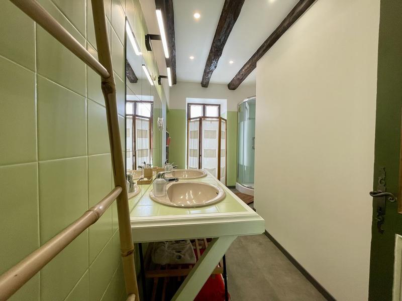 Maison - 285 m² - 9 pièces