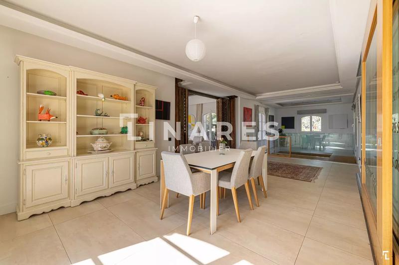 Maison - 570 m² - 7 pièces