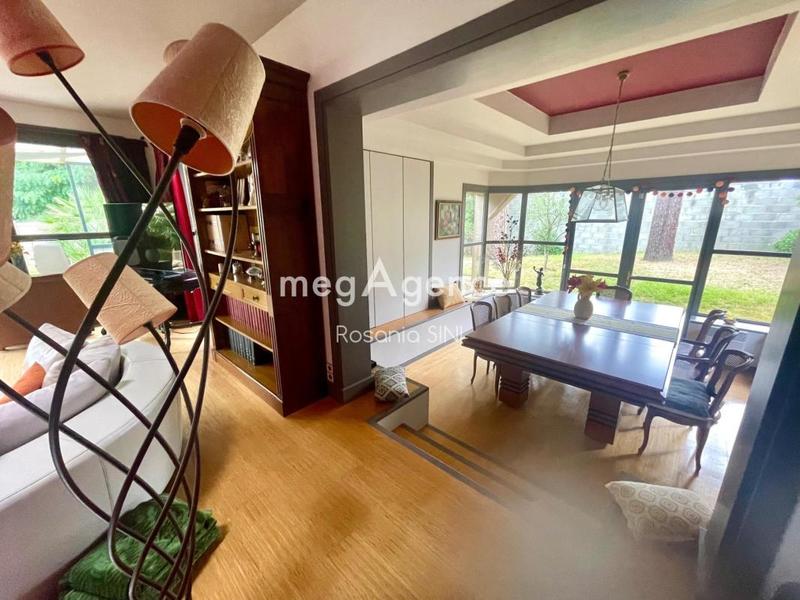 Maison - 246 m² - 8 pièces