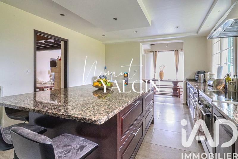 Maison - 195 m² - 7 pièces