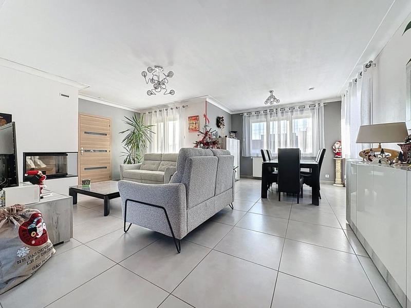 Maison - 205 m² - 6 pièces