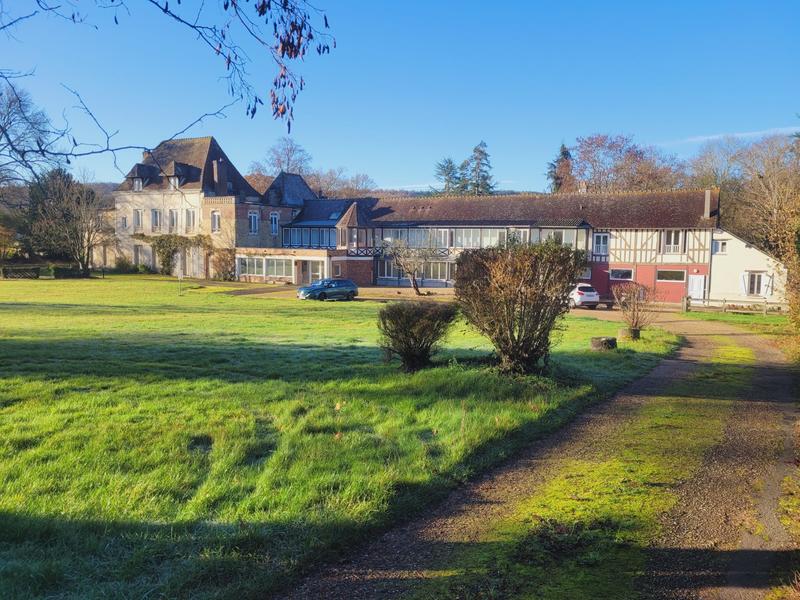 Château - 1 327 m² - 50 pièces