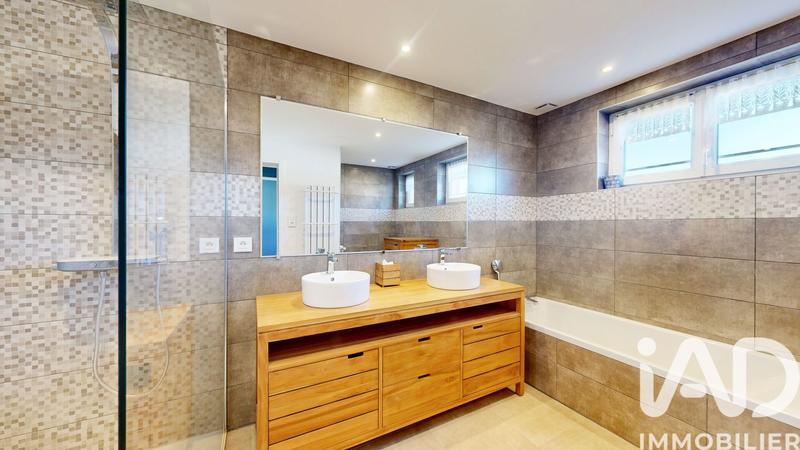 Maison - 220 m² - 7 pièces