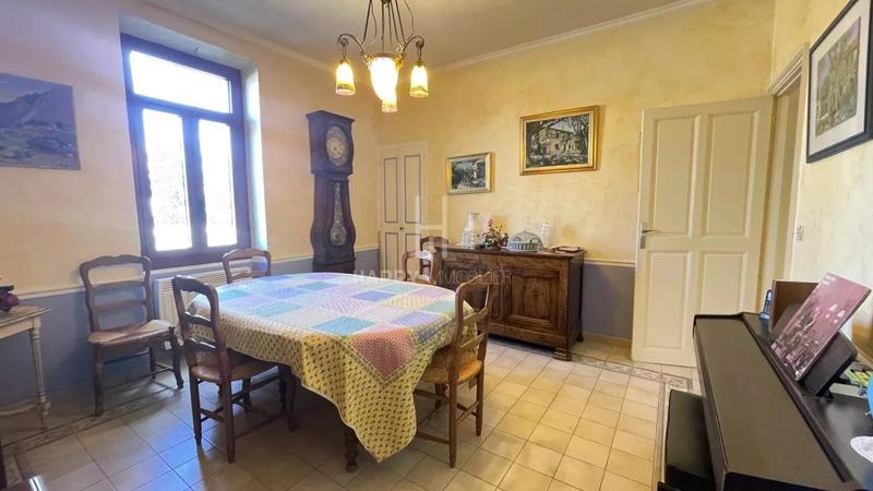 Propriété - 300 m² - 8 pièces