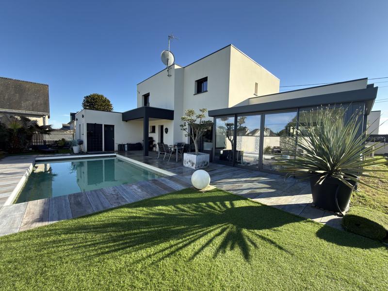 Maison contemporaine - 196 m² - 7 pièces