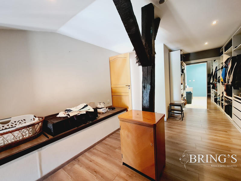 Maison - 202 m² - 8 pièces