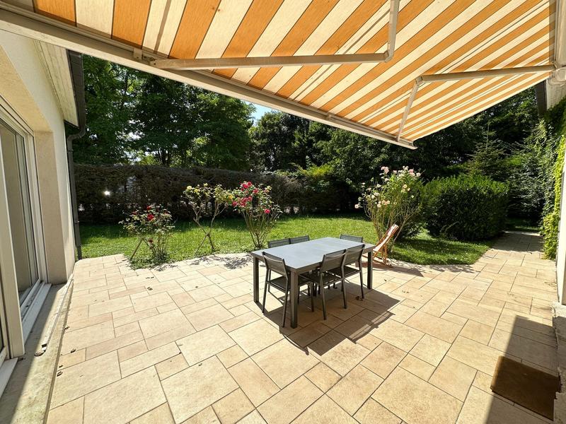 Maison - 260 m² - 7 pièces