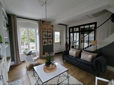 Maison - 150 m² - 8 pièces