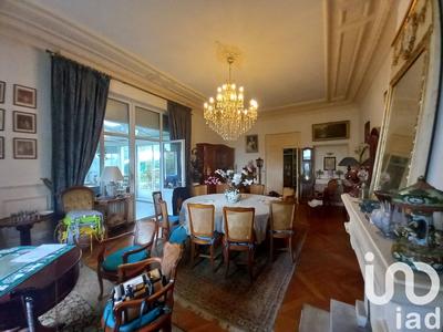 Maison - 300 m² - 12 pièces