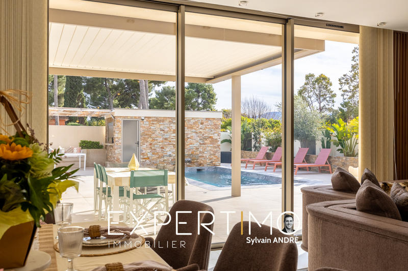 Maison - 230 m² - 9 pièces