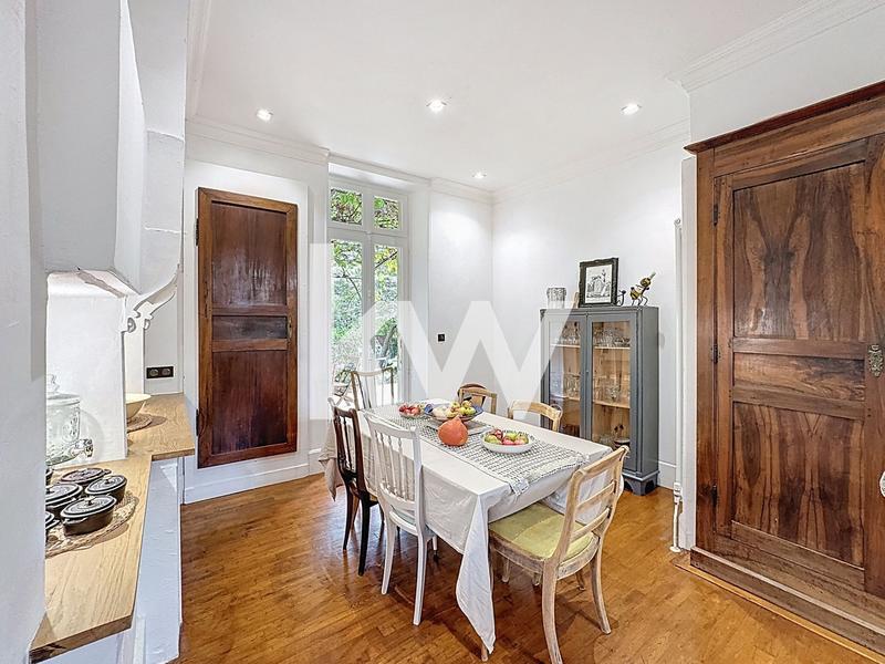 Maison - 205 m² - 7 pièces