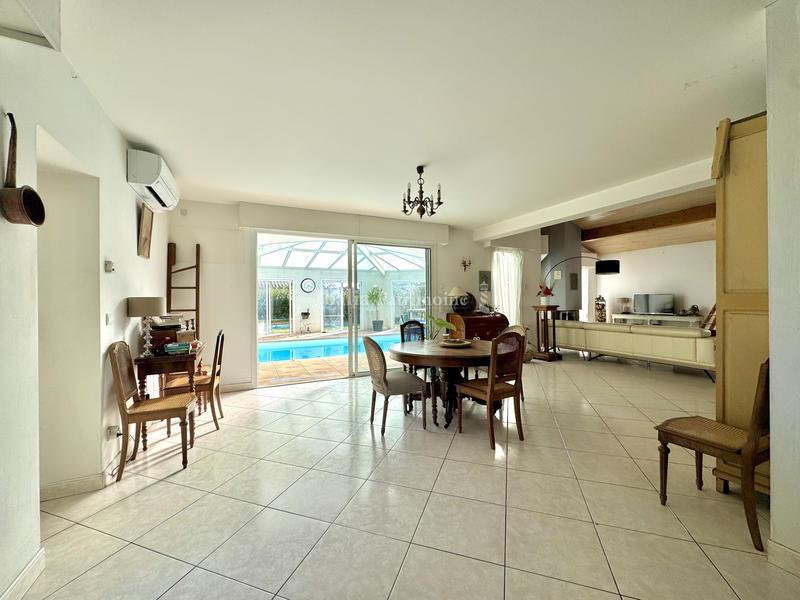 Maison - 235 m² - 7 pièces