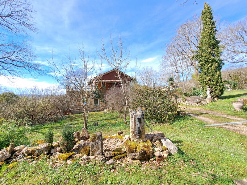 Maison - 260 m² - 9 pièces