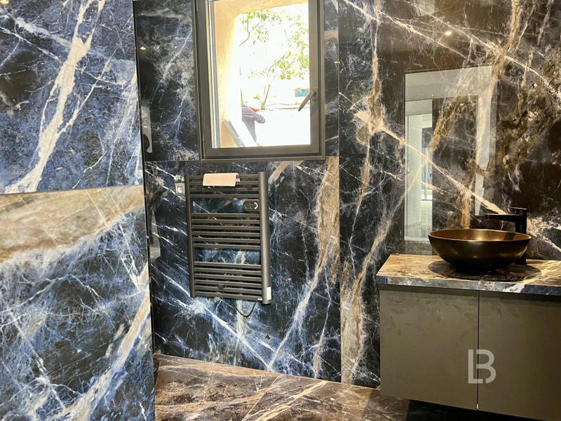 Maison - 360 m² - 10 pièces