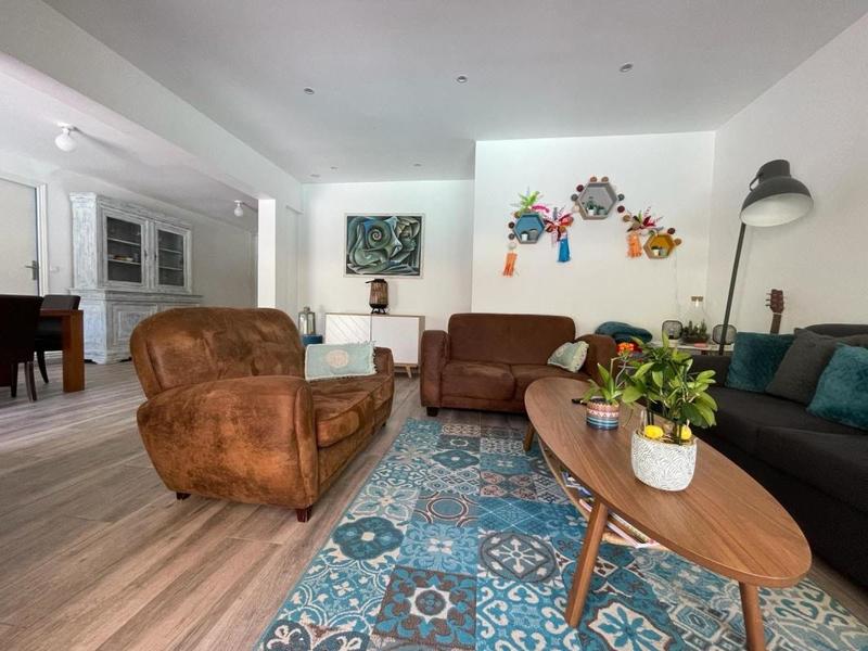 Maison - 327 m² - 8 pièces