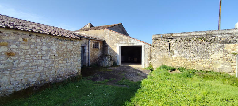 Maison ancienne - 690 m² - 7 pièces