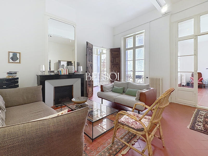 Maison - 300 m² - 8 pièces