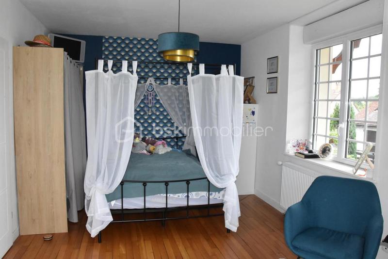 Demeure - 225 m² - 8 pièces