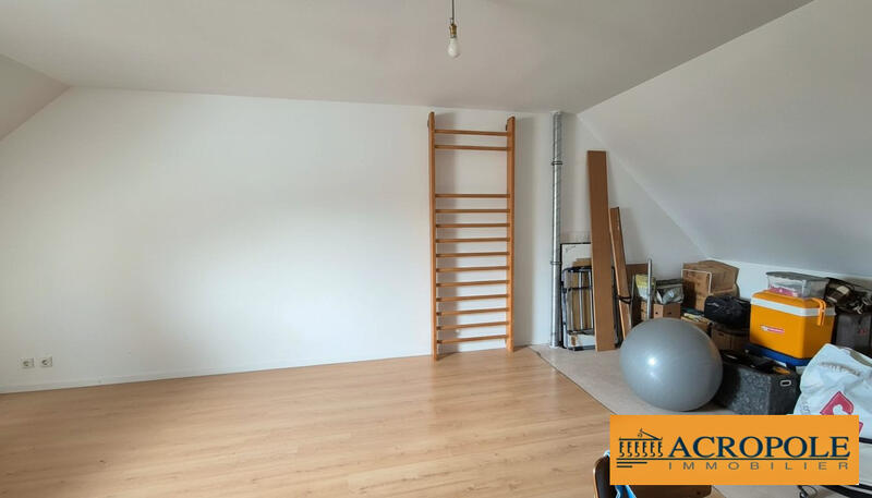 Maison - 210 m² - 6 pièces