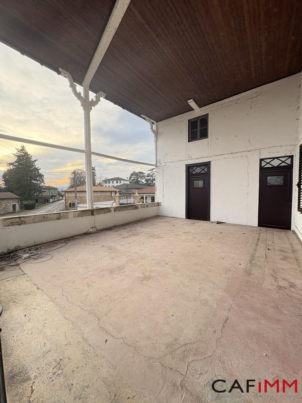 Maison - 275 m² - 8 pièces