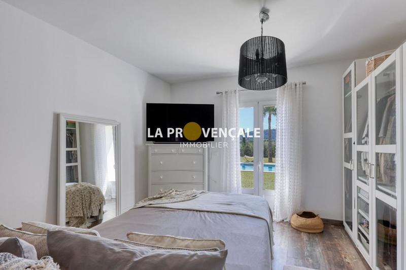 Villa - 250 m² - 6 pièces