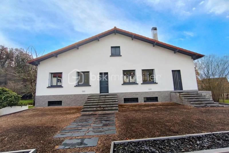 Maison - 215 m² - 8 pièces