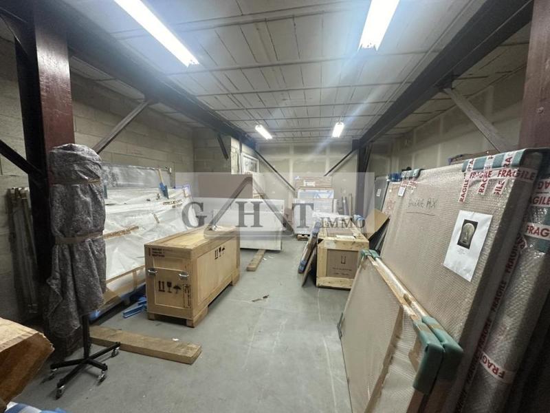 Entrepôt - 1 200 m²