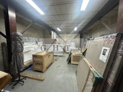 Entrepôt - 1 200 m²