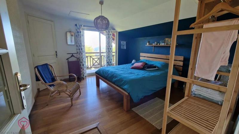 Demeure - 305 m² - 10 pièces