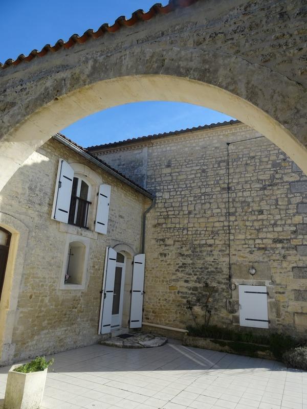 Maison en pierre - 238 m² - 8 pièces