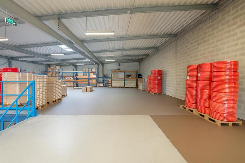 Entrepôt - 2 230 m²