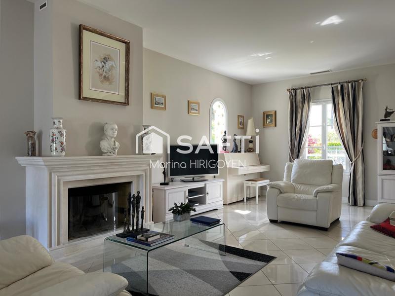 Maison - 215 m² - 6 pièces