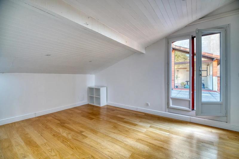 Maison - 255 m² - 7 pièces