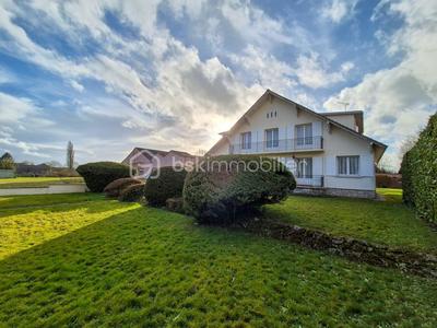 Maison - 205 m² - 8 pièces