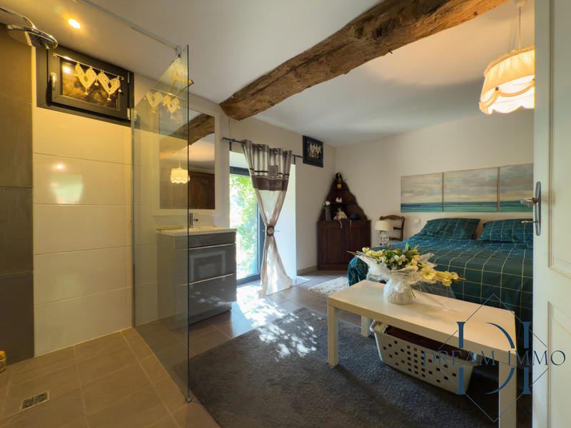 Maison - 260 m² - 7 pièces