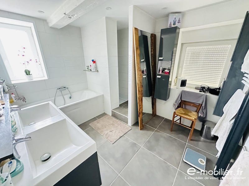 Maison - 299 m² - 12 pièces