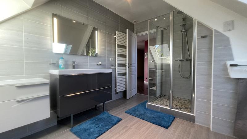 Maison - 210 m² - 8 pièces