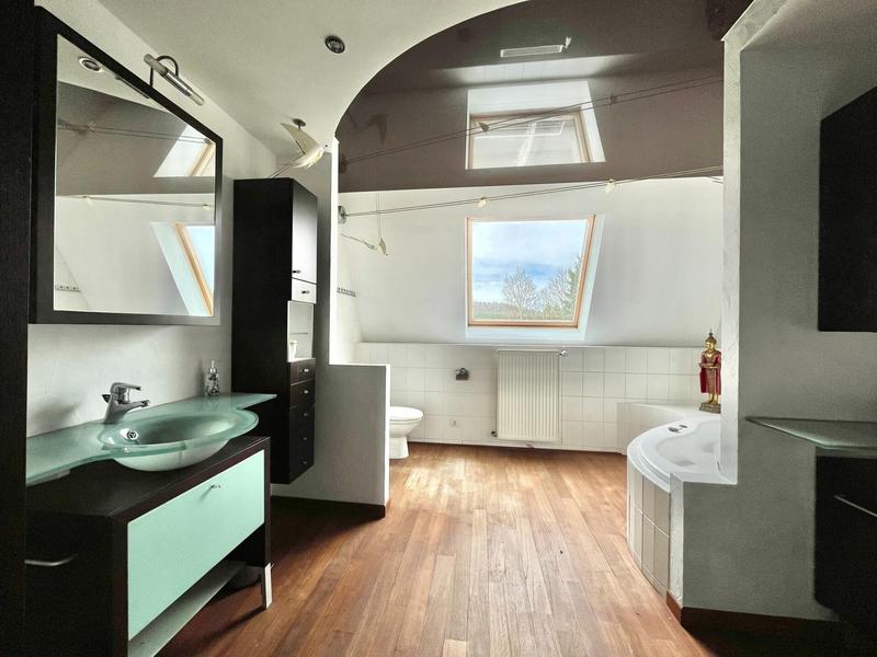 Maison - 215 m² - 7 pièces