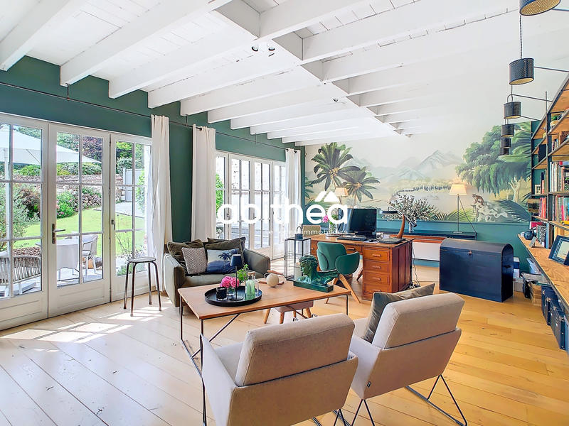 Maison - 250 m² - 8 pièces