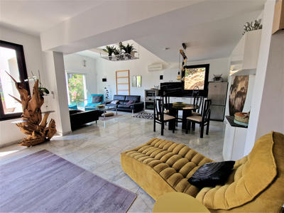 Maison - 213 m² - 6 pièces