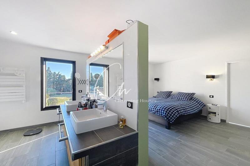 Maison - 180 m² - 5 pièces