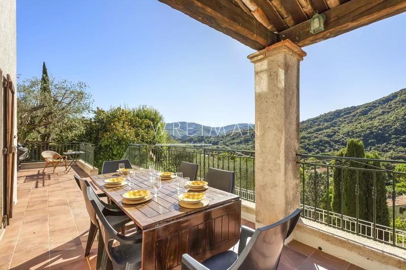 Villa - 208 m² - 6 pièces