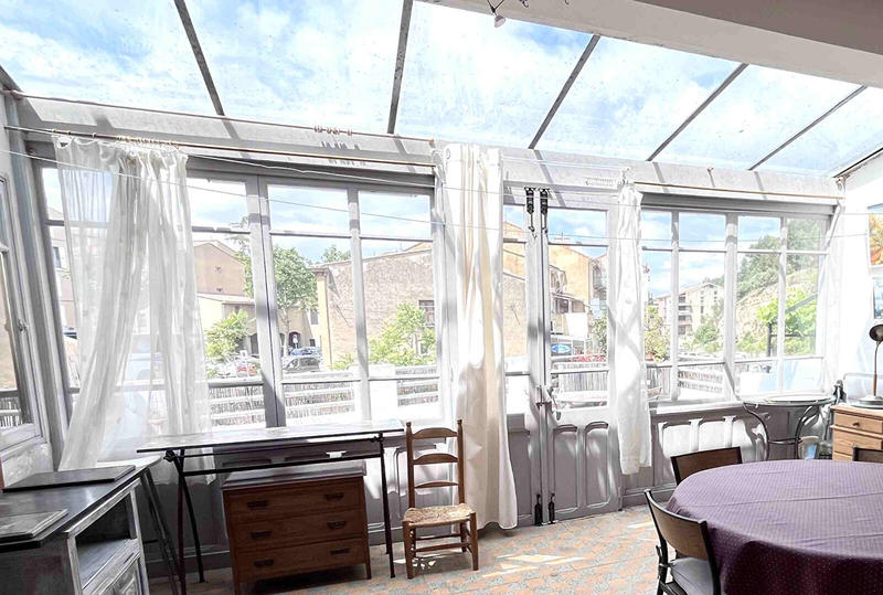 Maison - 240 m² - 9 pièces