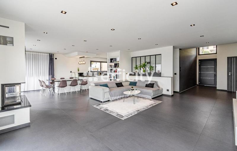 Pavillon - 200 m² - 6 pièces